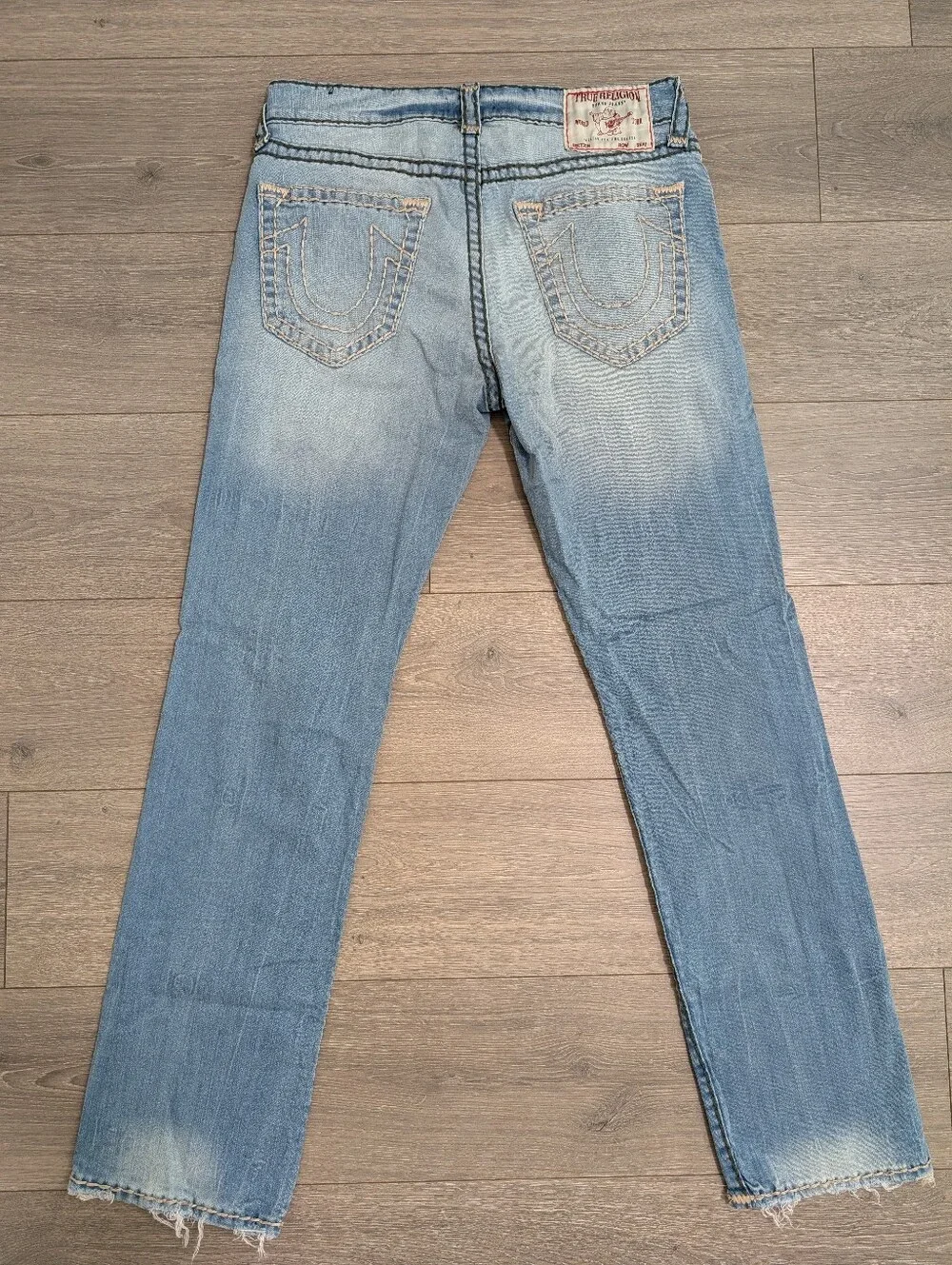 True Religion Ricky Relaxed Straight Light Wash Distressed Unique Stitching•34👖